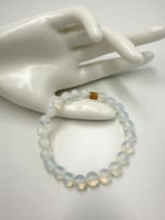 سوار حجر الأوبال الأبيض الطبيعي الكريم .