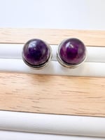 حلق من حجر الأماثيست (الجمشت) الطبيعي الكريم .