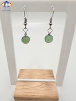 حلق من الحجر الأمازوني الطبيعي الكريم .