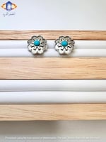 حلق من حجر الفيروز الكريم الطبيعي .