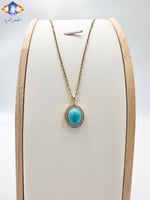 تعليقه حجرالفيروز الكريم مع سلسال مطلي ذهب .