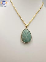 تعليقه الحجر الأمازوني الطبيعي الخام مع سلسال ذهبي...