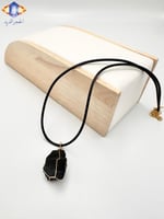 تعليقه حجرالتورمالين الأسود الطبيعي الخام .