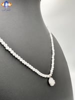 عقد وتعليقه حجر القمر الأبيض الكريم الطبيعي .