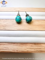 حلق من حجر الفيروز الأزرق الطبيعي الكريم .