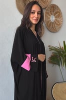 عباية مشلح بـ قماش كريب ملكي اسود بطرف وردي