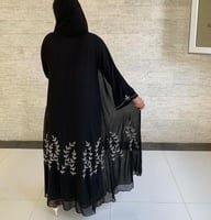 عبايا عمليه صيفيه غير شفافه مناسبه لفصل الصيف