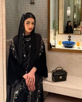 عباية مخمل +كريب ملكي