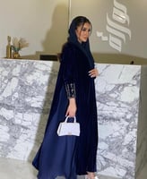 عبايه مخمل شتويه باللون الكحلي