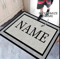 دعاسات عند باب المنزل