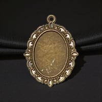 قلادة مع طباعة الصورة او حفر