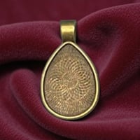 قلادة مع طباعة الصورة او حفر