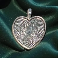 قلادة مع طباعة الصورة او حفر