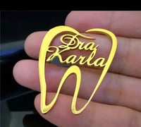 بروش طبيب اسنان مع الاسم