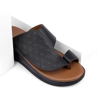 نعال خليجي باصبع من الجلد الأسود المزركش