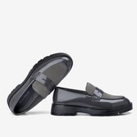 حذاء لوفر رمادي غامق جلد لامع ومخمل