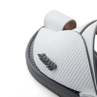 حذاء شرقي طبي جلد طبيعي أبيض ورمادي