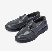 حذاء لوفر رمادي جلد طبيعي لامع