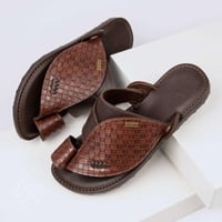 حذاء شرقي خليجي جلد بني بنقشة مربعات من فيكتور كلا...