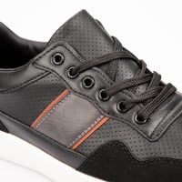 حذاء كاجوال كلاسيكي أسود وخطوط برتقالية فيكتور كلا...