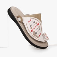 نعال شرقي إيطالي طبي بيج وأبيض بتطريز فاخر