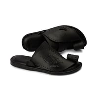 نعال شرقي اسود مطرز