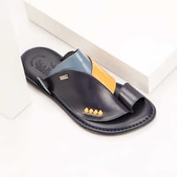 نعال شرقي صناعة ايطالية جلد كحلي، بيج، سماوي