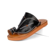 حذاء شرقي جلد طبيعي أسود بتطريزات حصرية