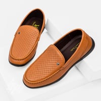 حذاء رسمي كلاسيكي طبي من فيكتور كلارك عسلي بنقشة ع...