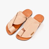 نعال رجالي شرقي بلون بيج جلد طبيعي بتصميم فاخر