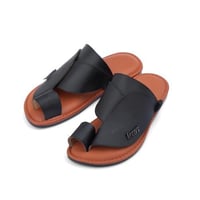 نعال شرقي طبي جلد أسود سادة مطرز