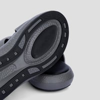 نعال شرقي خليجي رمادي من فيكتور كلارك