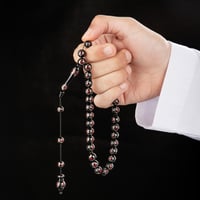 سبحه سوداء سادة مع نقاط حمراء