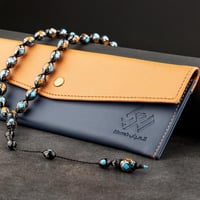 سبحه رائعة من اللون الأسود بنقوش أزرق وبرتقالي