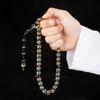 سبحه سوداء جميله مطرزة بالأزرق والأصفر المميز