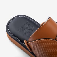 نعال سعودي جلد طبيعي عسلي ونعل طبي اسود