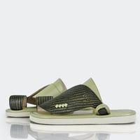 نعال شرقية مطرزة من الجلد الايطالي بنقشة ثعبان أخض...