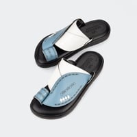 حذاء شرقي إيطالي أزرق وأبيض بتصميم فاخر