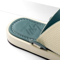 نعال شرقي وطني مميز بالأبيض والجلد البترولي