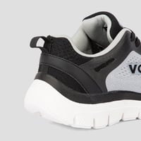 حذاء رياضي رائع بألوان الاسود والرمادي بتصميم مميز