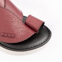 نعال شرقي رجالي جلد عنابي طبي ايطالي