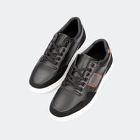 حذاء كاجوال كلاسيكي أسود وخطوط برتقالية فيكتور كلا...