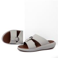 نعال خليجي جلد بيج وأرضية بنية طبية