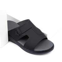 نعال خليجي جلد اسود طبيعي وارضية طبية رمادية