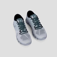 حذاء جري أبيض رياضي