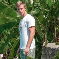 طقم بيجامة من قطعتين تركي زيتي وأبيض