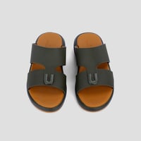 نعال شرقي طبي زيتي وبني من فيكتور كلارك