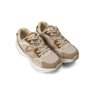 حذاء كاجوال رياضي بيج فاتح براند فيكتور كلارك