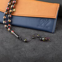 سبحه مذهلة من الخرز الأسود بنقوشات أحمر وأصفر