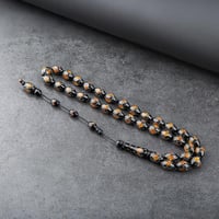 سبحه سوداء بنقشات فضية وصفراء